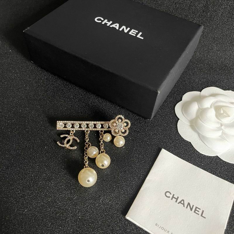 Chanel Brooch 03yxs111